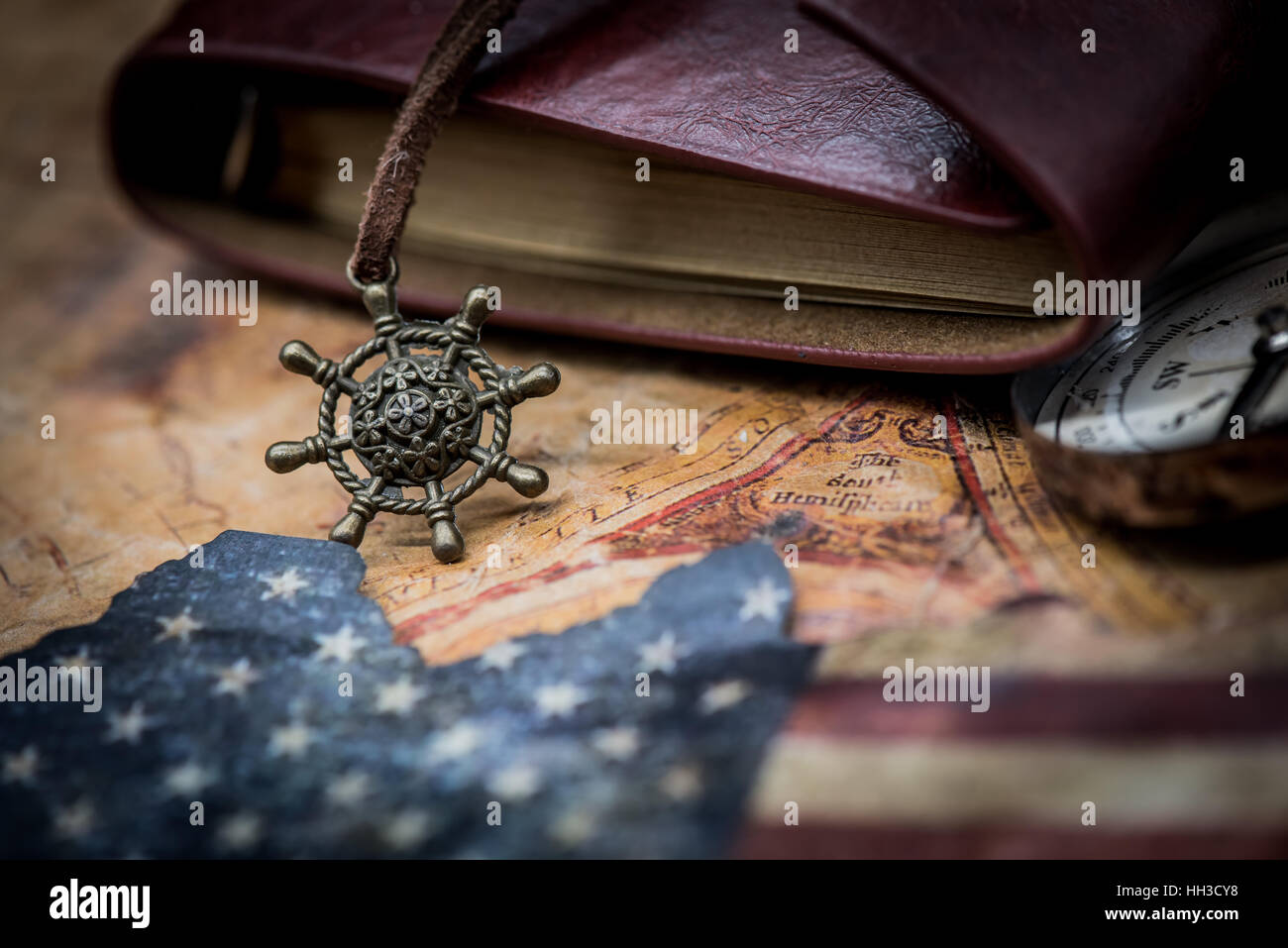 Columbus Day, Weltkarte mit Kompass Stockfoto