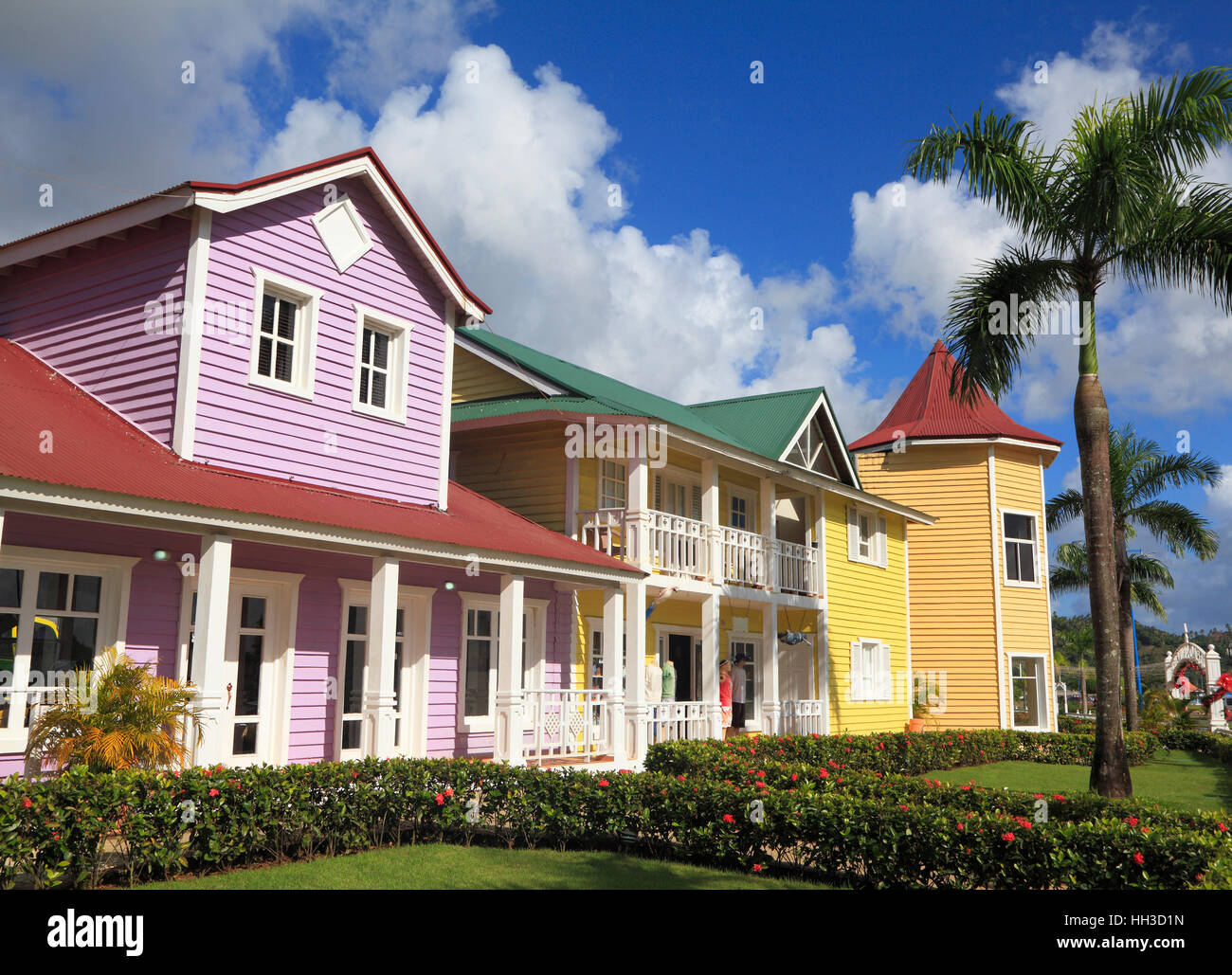 Die Holzhäuser Karibik bunt bemalt in Samana, Dominikanische Republik Stockfoto
