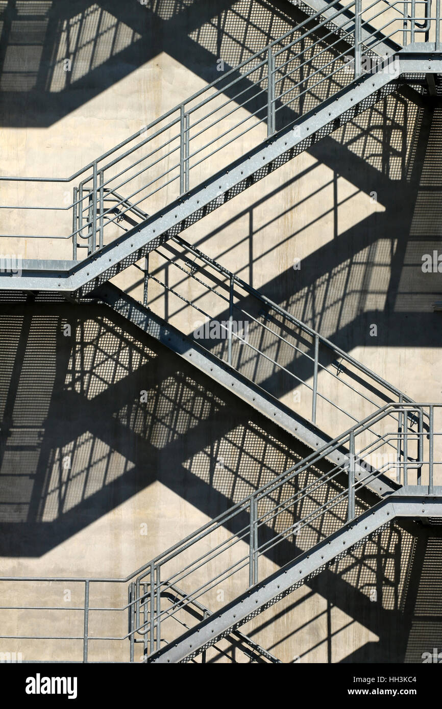 Fluchtweg Treppe Flucht zu einem Industriegebäude Stockfoto