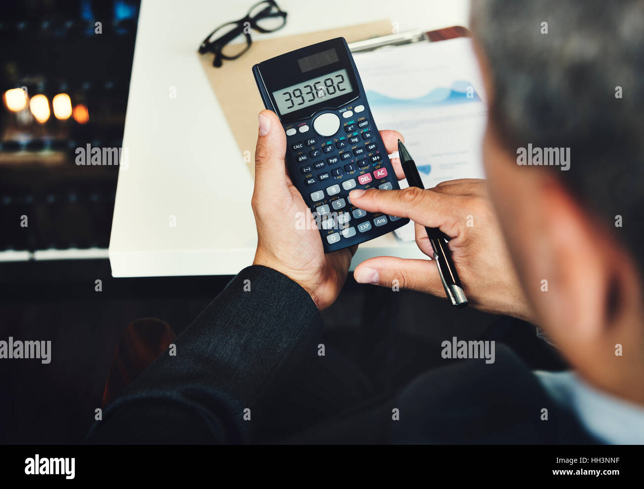 Finanzgeschäfte Rechner Analyse Marketingkonzept Stockfoto