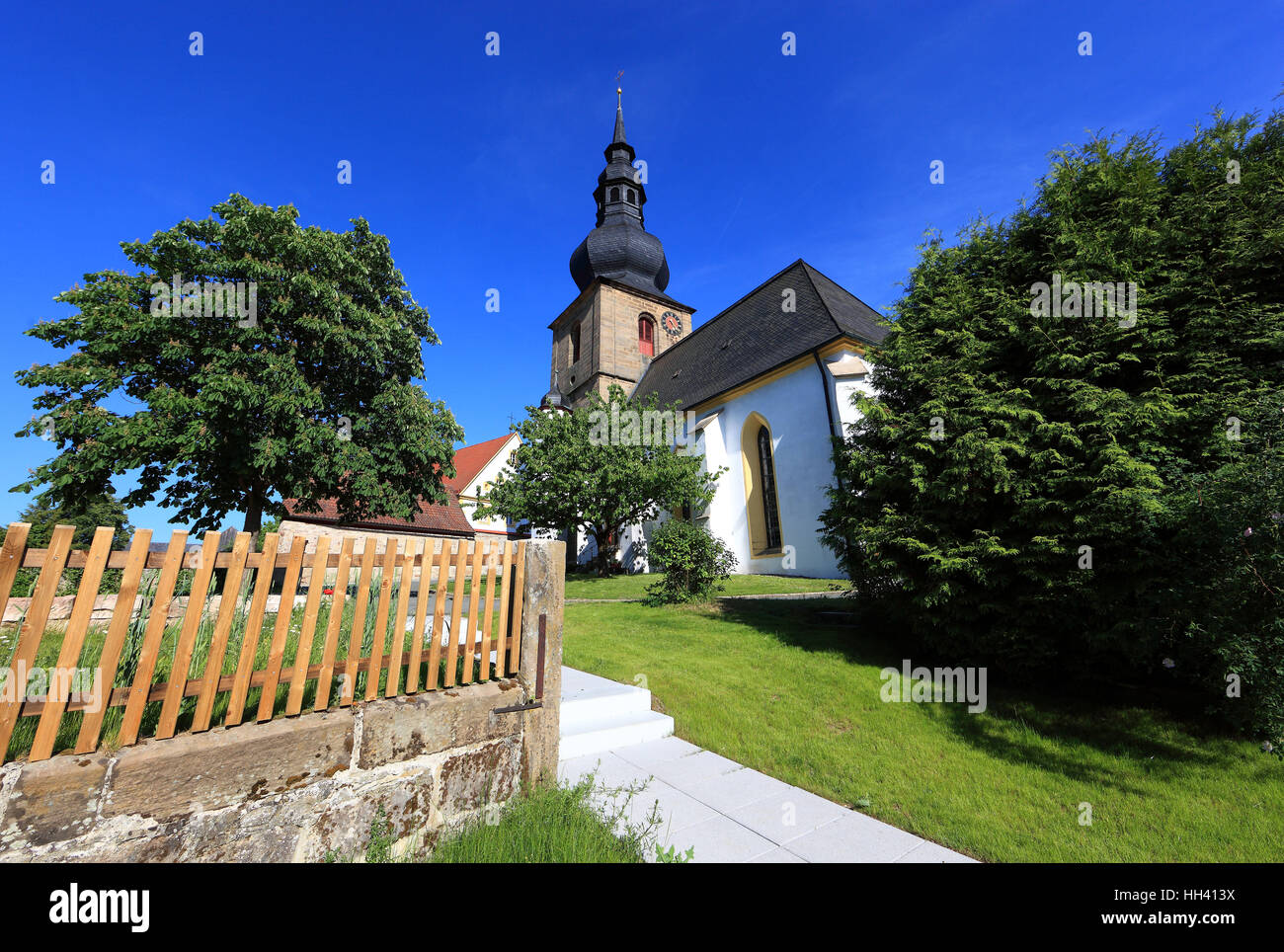 Pfarrkirche St. Oswald, eine ehemaligen befestigten Kirche, Untersteinach, Landkreis Kulmbach, Upper Franconia, Bayern, Deutschland Stockfoto