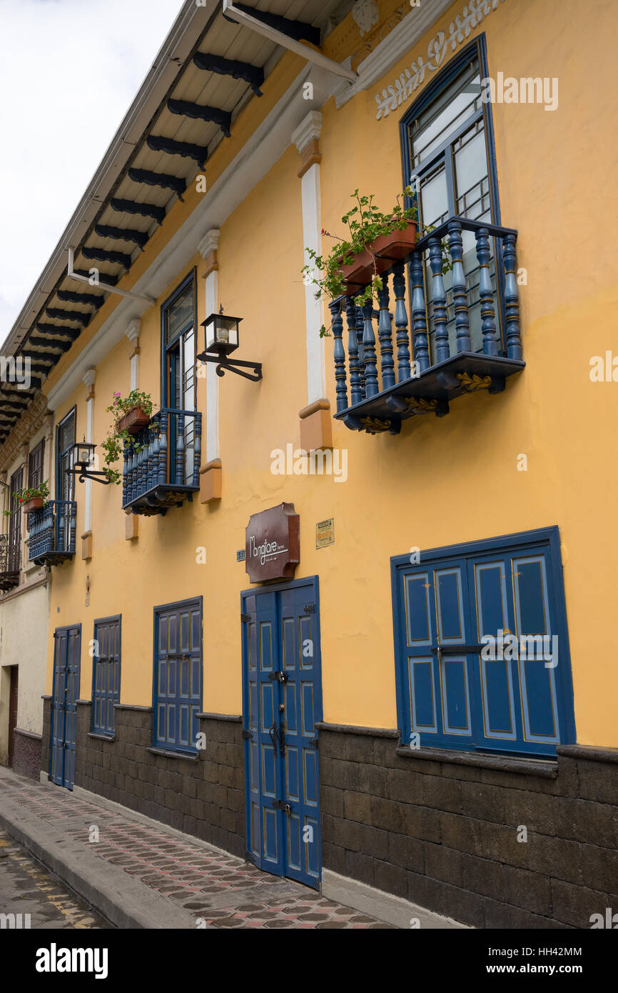 10. Juli 2016 Cuenca, Ecuador: Während viele moderne Gebäude gebaut werden die Stadt behielt die meisten seiner kolonialen Architektur in der historischen Innenstadt Stockfoto