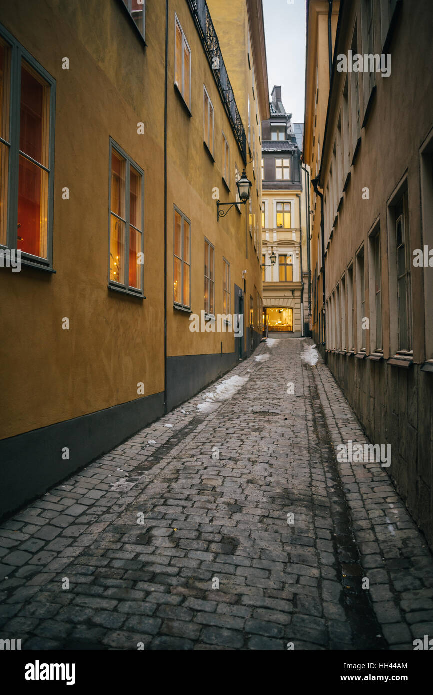 Geraden und schmalen Straße in der Altstadt von Stockholm, Schweden Stockfoto