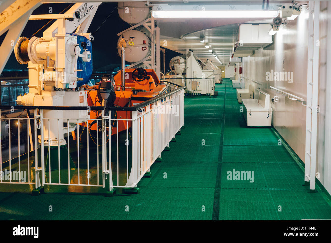 STOCKHOLM, Schweden - 11. Januar 2017: Boot auf dem Promenadendeck der Baltic Queen ursprünglich im Besitz von Estland ansässige Reederei Tallink zu retten. Stockfoto