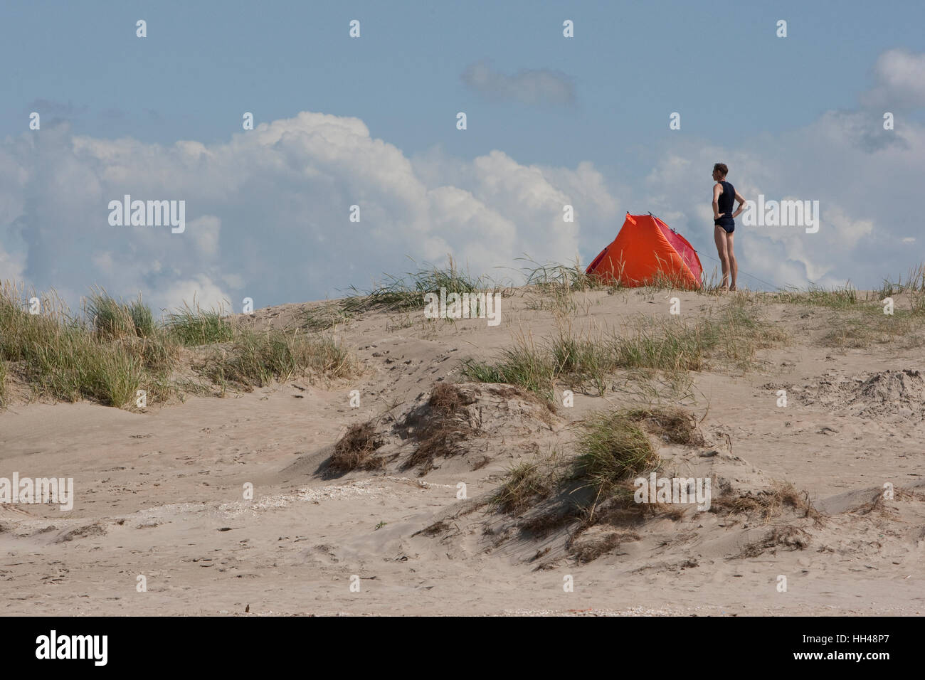 Rote Zelt in den Dünen am Strand Römö, Dänemark. Stockfoto