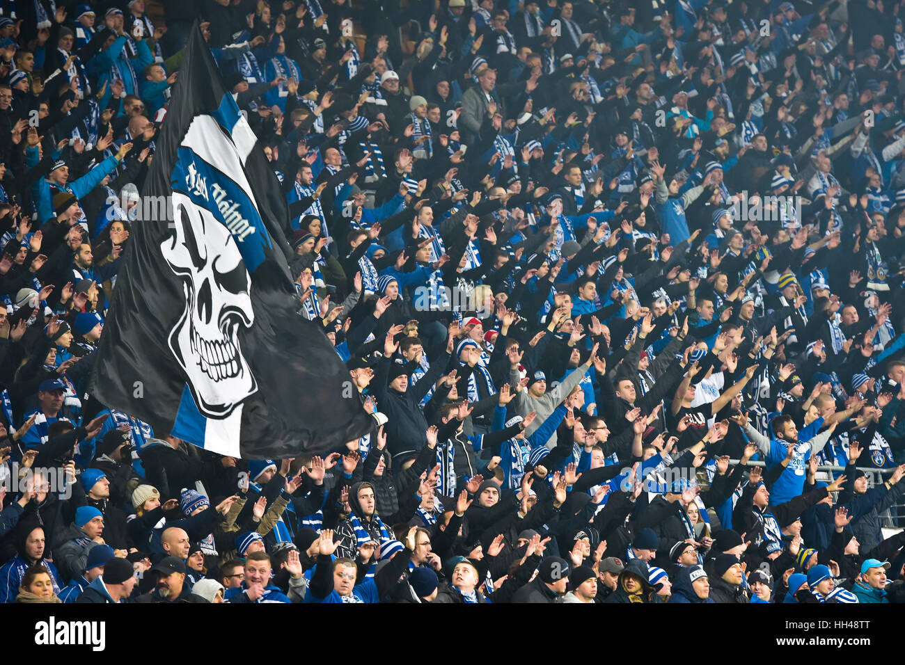 LUBIN, Polen - 25. November 2016: entsprechen der polnische Premier League Lotto Ekstraklasa zwischen KGHM Zaglebie Lubin - Lech Poznan 0:3. Fans von Lech Stockfoto