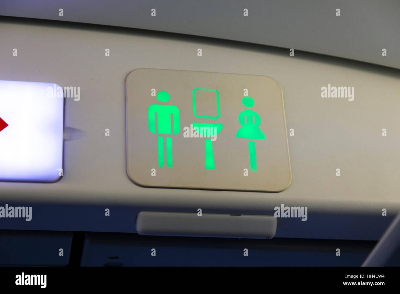 WC-Toiletten-Zeichen / WC / Toilette / WC / Damen / Herren / Logo Zeichen auf einem Airbus A320 Flugzeug Air Flugzeug Flugzeug Flugzeug Stockfoto