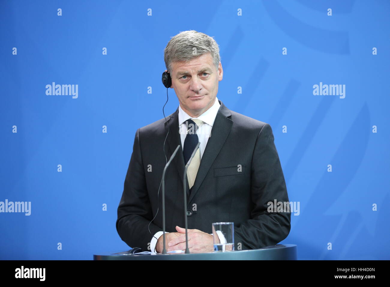 Berlin, Deutschland. 16. Januar 2017. Das Foto zeigt Bundeskanzlerin Angela Merkel und der New Zealand Premierminister Bill English in der Pressekonferenz im Bundeskanzleramt. Bildnachweis: Simone Kuhlmey/Pacific Press/Alamy Live-Nachrichten Stockfoto