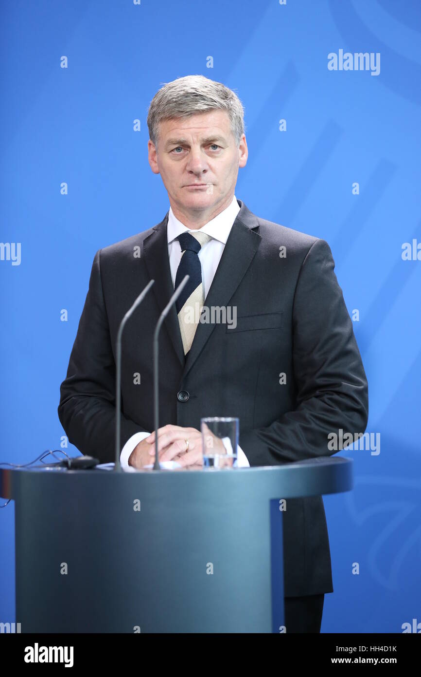 Berlin, Deutschland. 16. Januar 2017. Das Foto zeigt Bundeskanzlerin Angela Merkel und der New Zealand Premierminister Bill English in der Pressekonferenz im Bundeskanzleramt. Bildnachweis: Simone Kuhlmey/Pacific Press/Alamy Live-Nachrichten Stockfoto