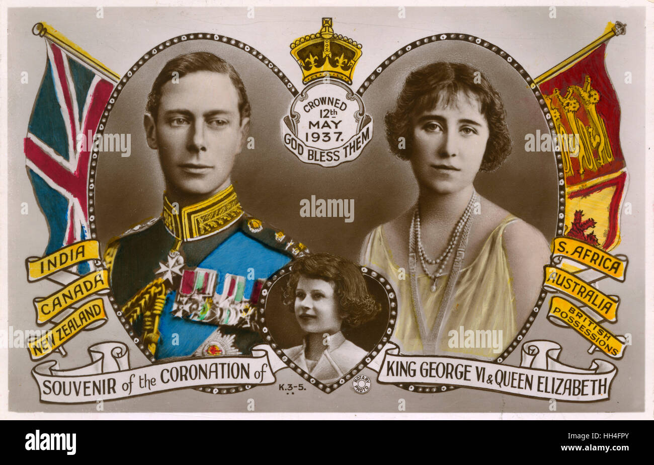 König George VI (1895 – 1952), Elizabeth, Queen Consort von Großbritannien und Herrschaften (1900-2002) (später Königin Elizabeth, die Königinmutter) und Prinzessin Elizabeth (1926-) (später Königin Elizabeth II) - Krönung Souvenir Postkarte. Stockfoto
