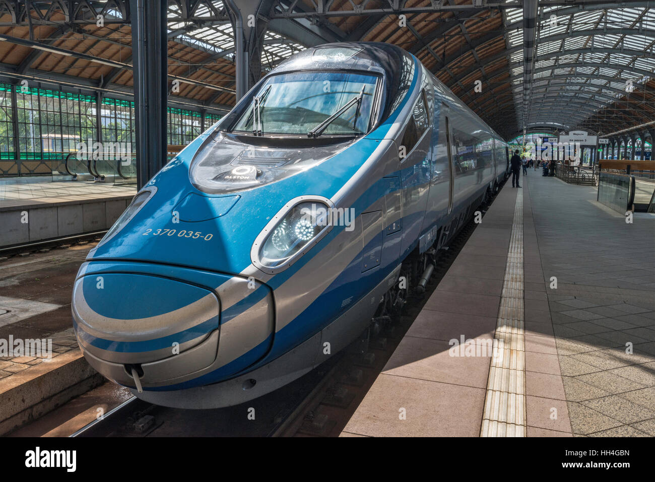 Pendolino-High-Speed-Zug am Hauptbahnhof in Breslau, Niederschlesien, Polen Stockfoto