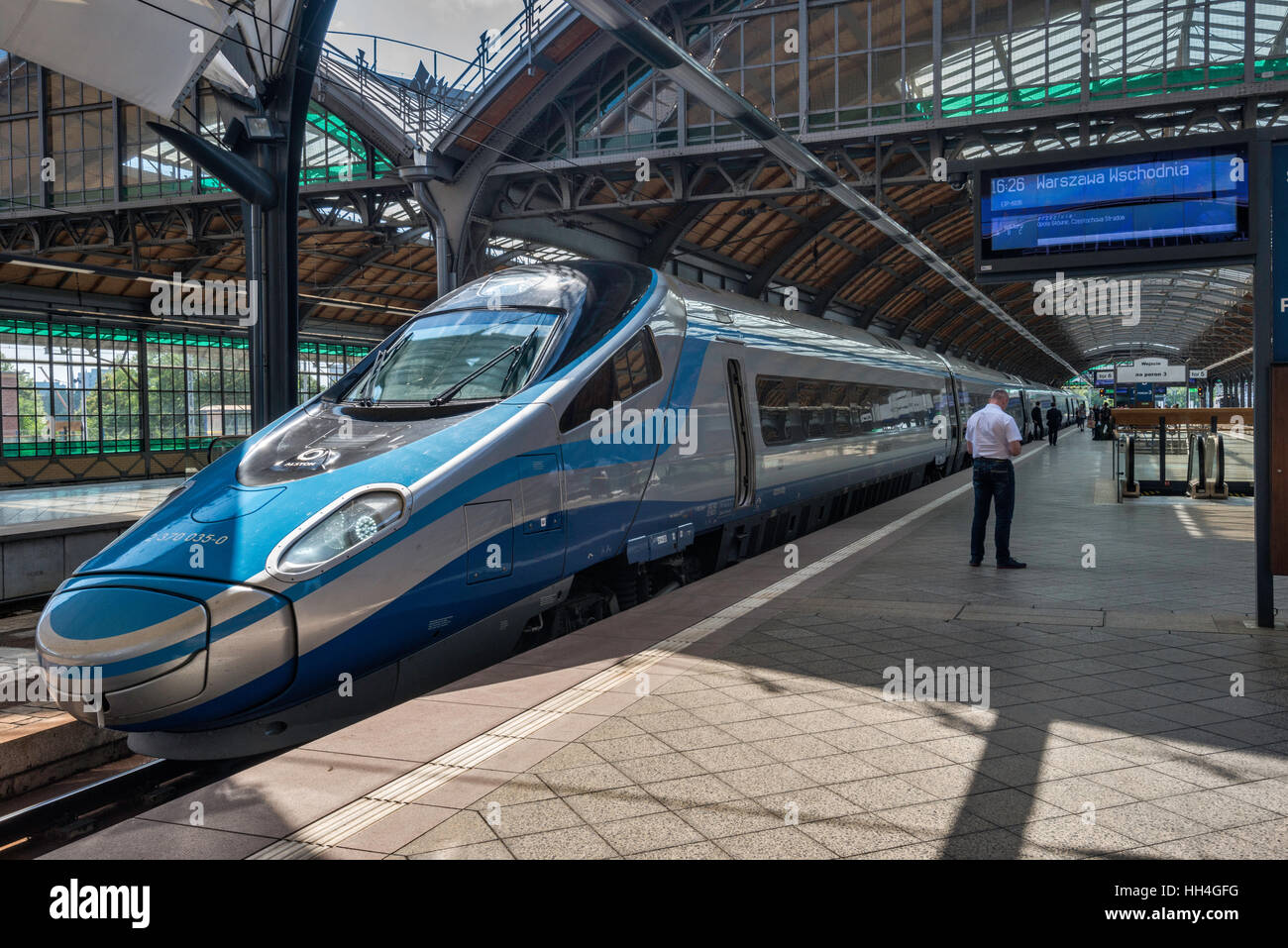 Pendolino-High-Speed-Zug am Hauptbahnhof in Breslau, Niederschlesien, Polen Stockfoto