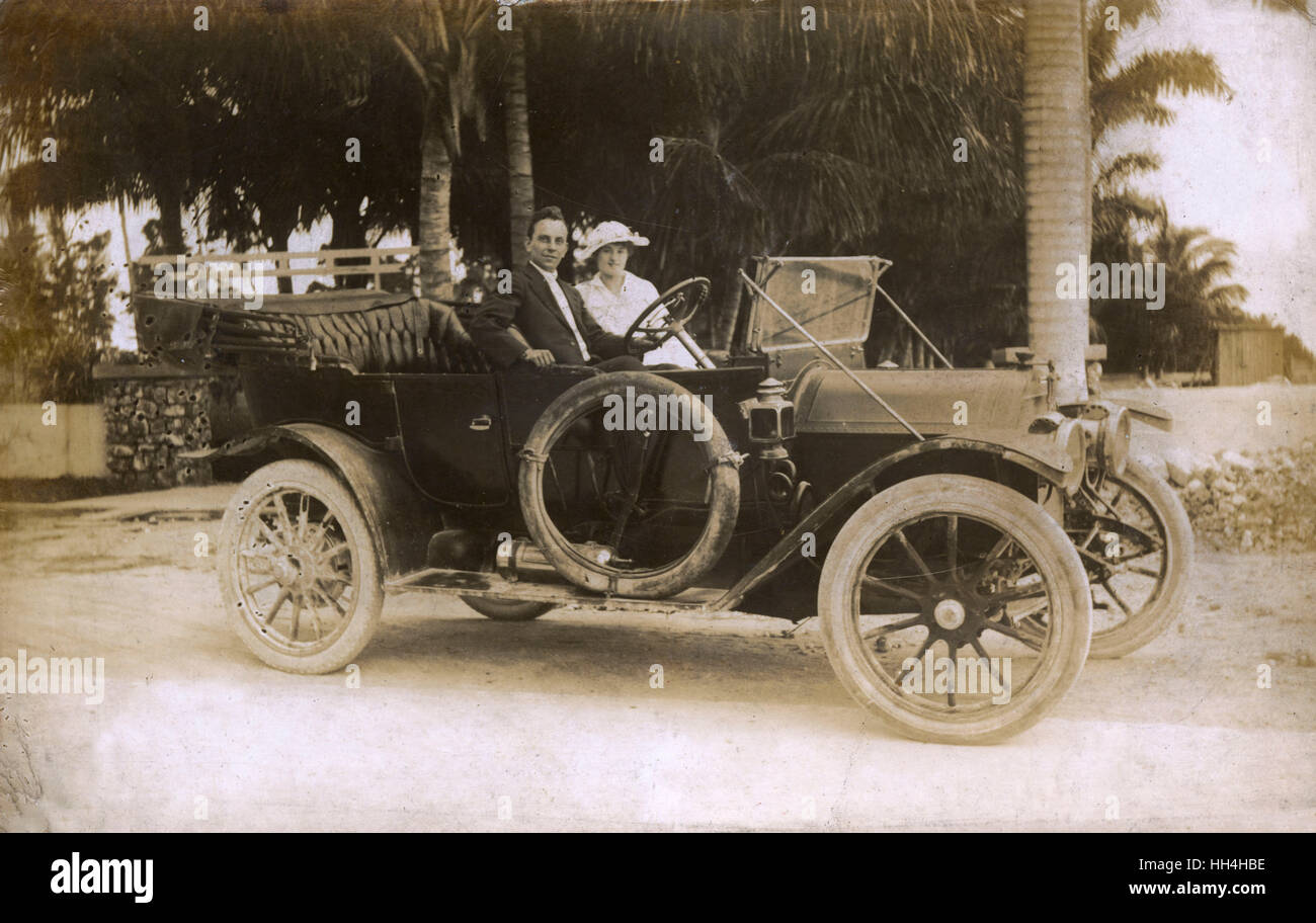 Mann und Frau in einem Tourenauto, USA Stockfoto