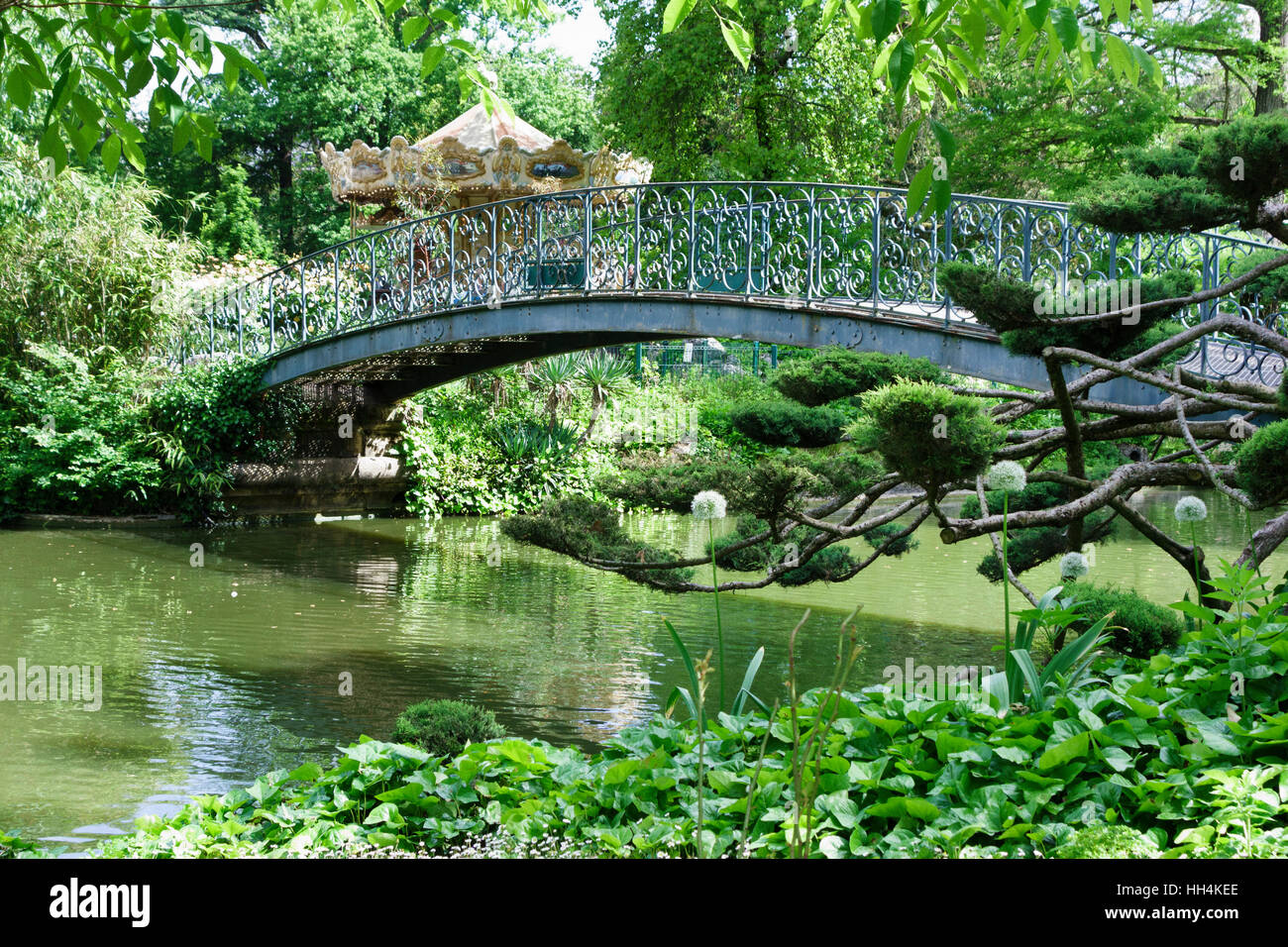 Schmiedeeiserne Brücke im Jardin Public, Bordeaux, Gironde, Aquitanien, Frankreich. Stockfoto