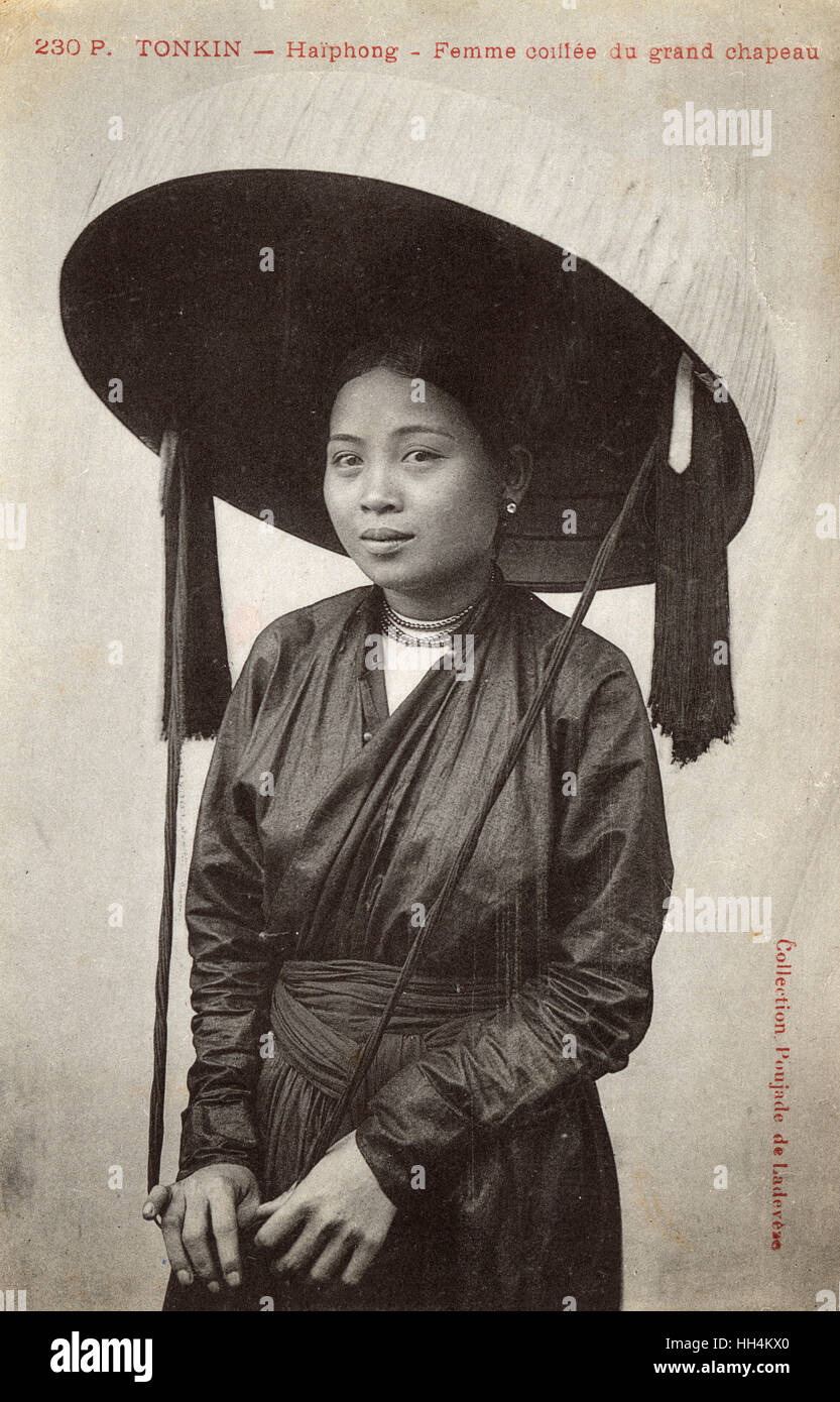 Vietnam - Hai Phong - Frau mit einem fabelhaften breitkrempigen Hut Stockfoto