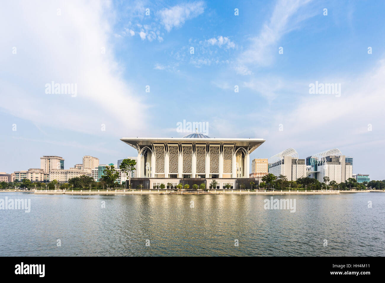 Tuanku Mizan Zainal Abidin-Moschee, oder Eisen-Moschee in Putrajaya, die administrative Hauptstadt von Malaysia, Kuala Lumpur vor den Toren. Stockfoto