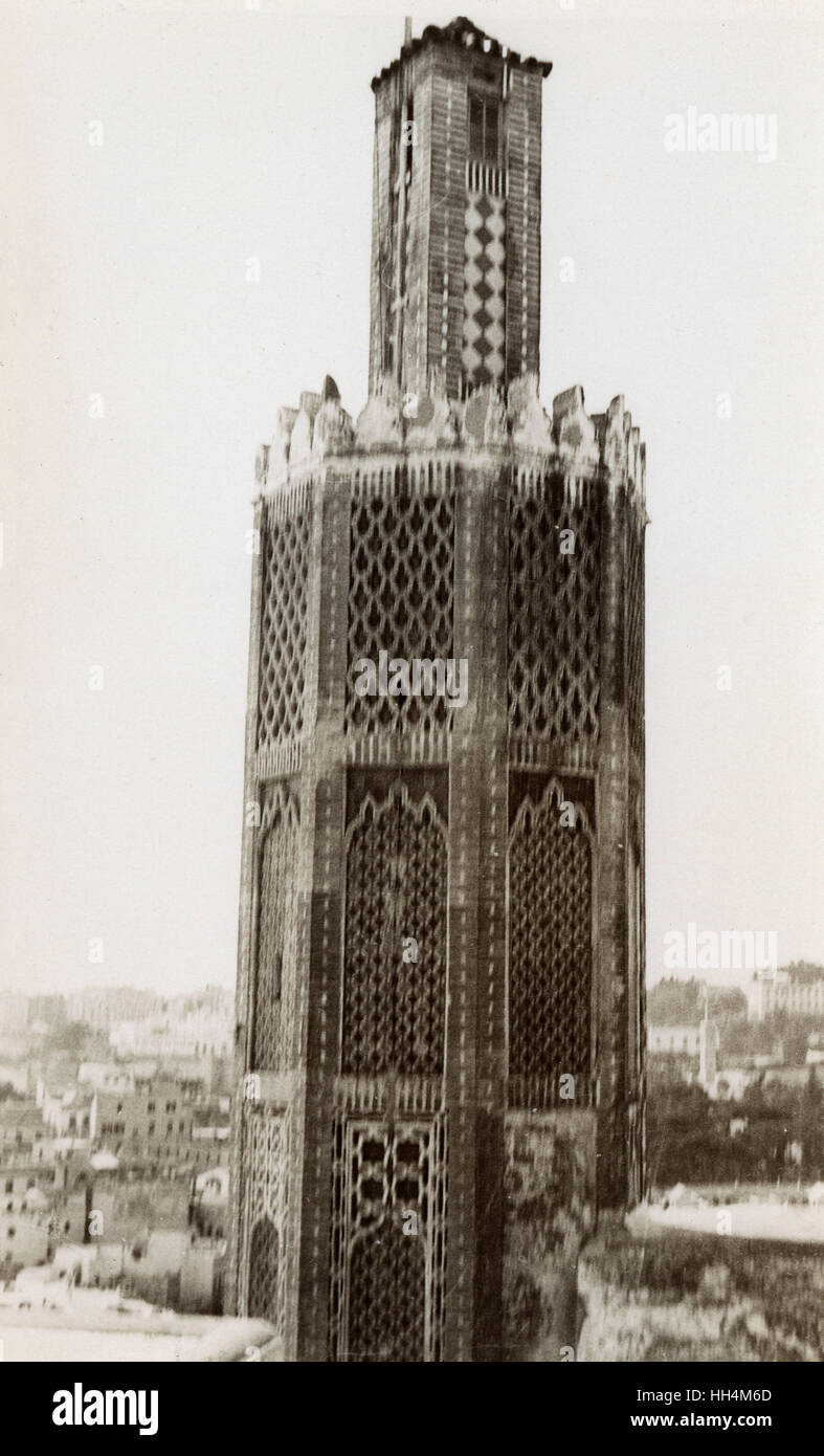 Marokko, Tanger, achteckiges Minarett auf der Kasbah-Moschee Stockfoto