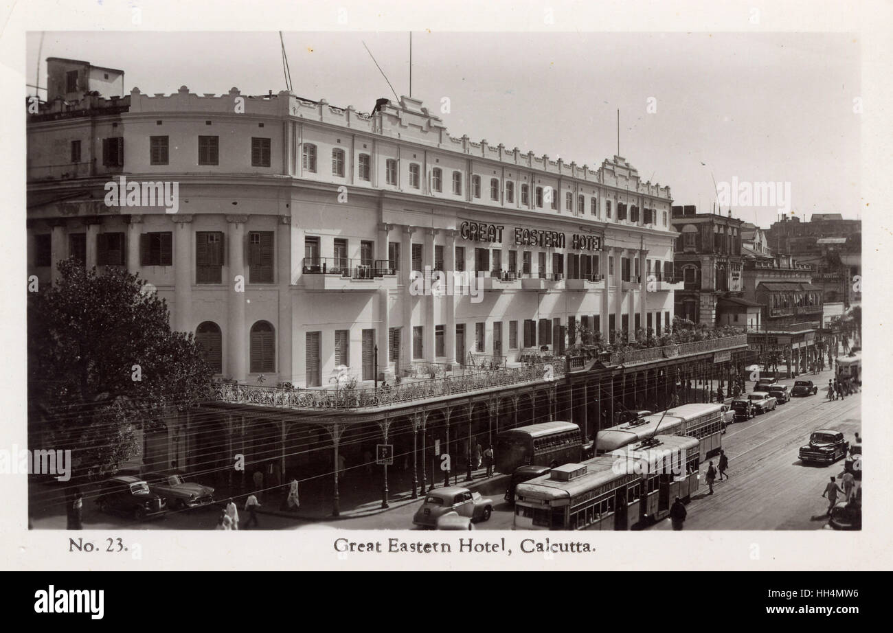 Great Eastern Hotel, Old Court House Street, Kalkutta (Kolkata), Indien, mit Straßenbahnen vorbei. Stockfoto