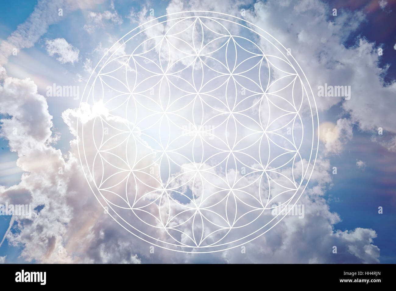 Blume des Lebens im Himmel als ganzheitliche Reiki Zeichen Stockfoto