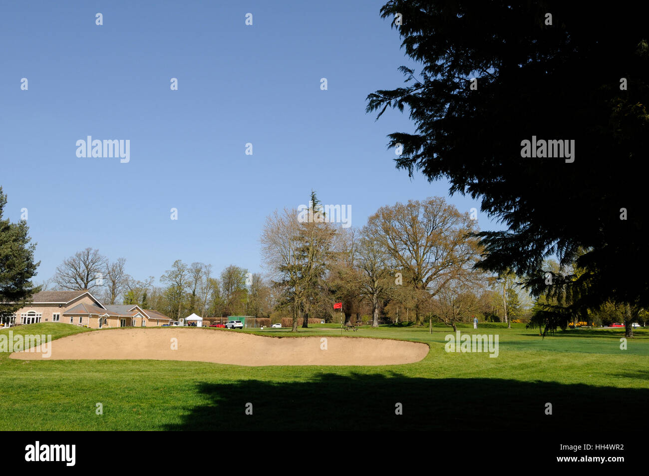 Blick auf das 18. Grün zum Clubhaus in Braintree Golf Club Essex England Stockfoto
