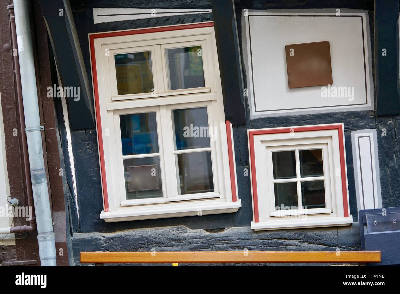 verzerren von Windows eines alten Hauses in Fritzlar, Deutschland Stockfoto