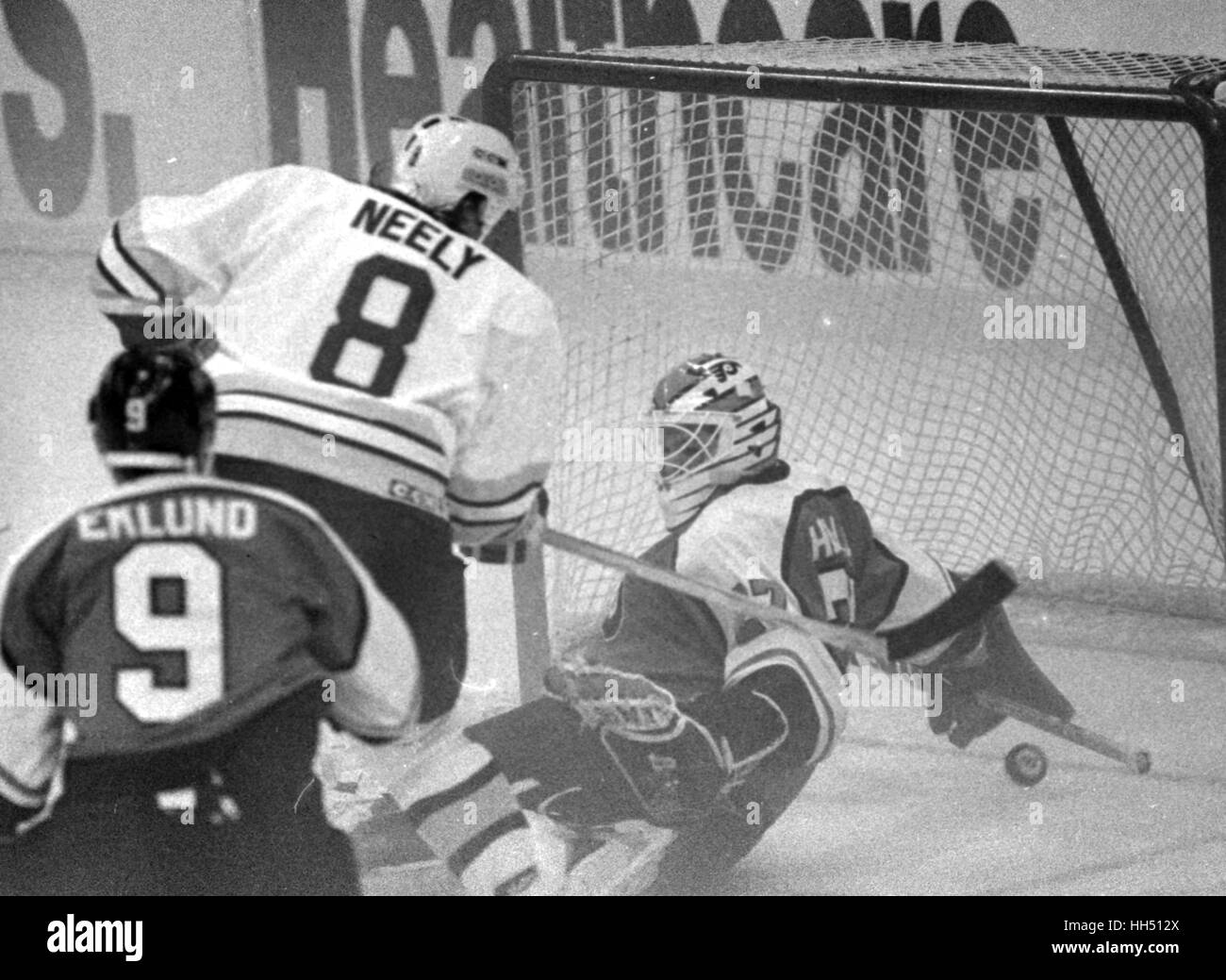 Boston Bruins Cam Neely Kerben während Spiel Action im Boston Garden in Boston Ma USAphoto von Bill belknap Stockfoto