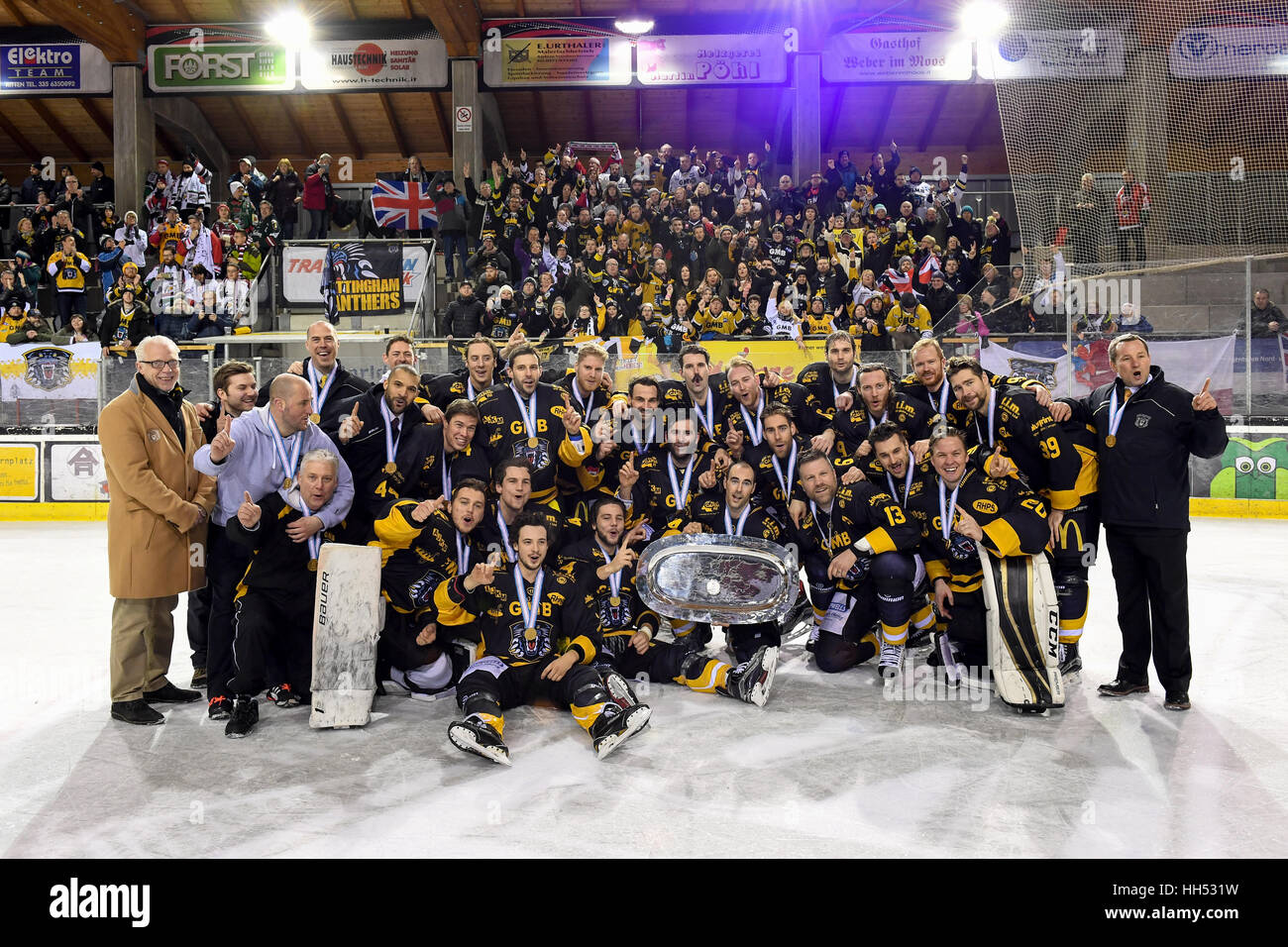 IIHF Continental Cup Gewinner, die GMB Nottingham Panthers Mannschaftsfoto aus Ritten, Italien Stockfoto