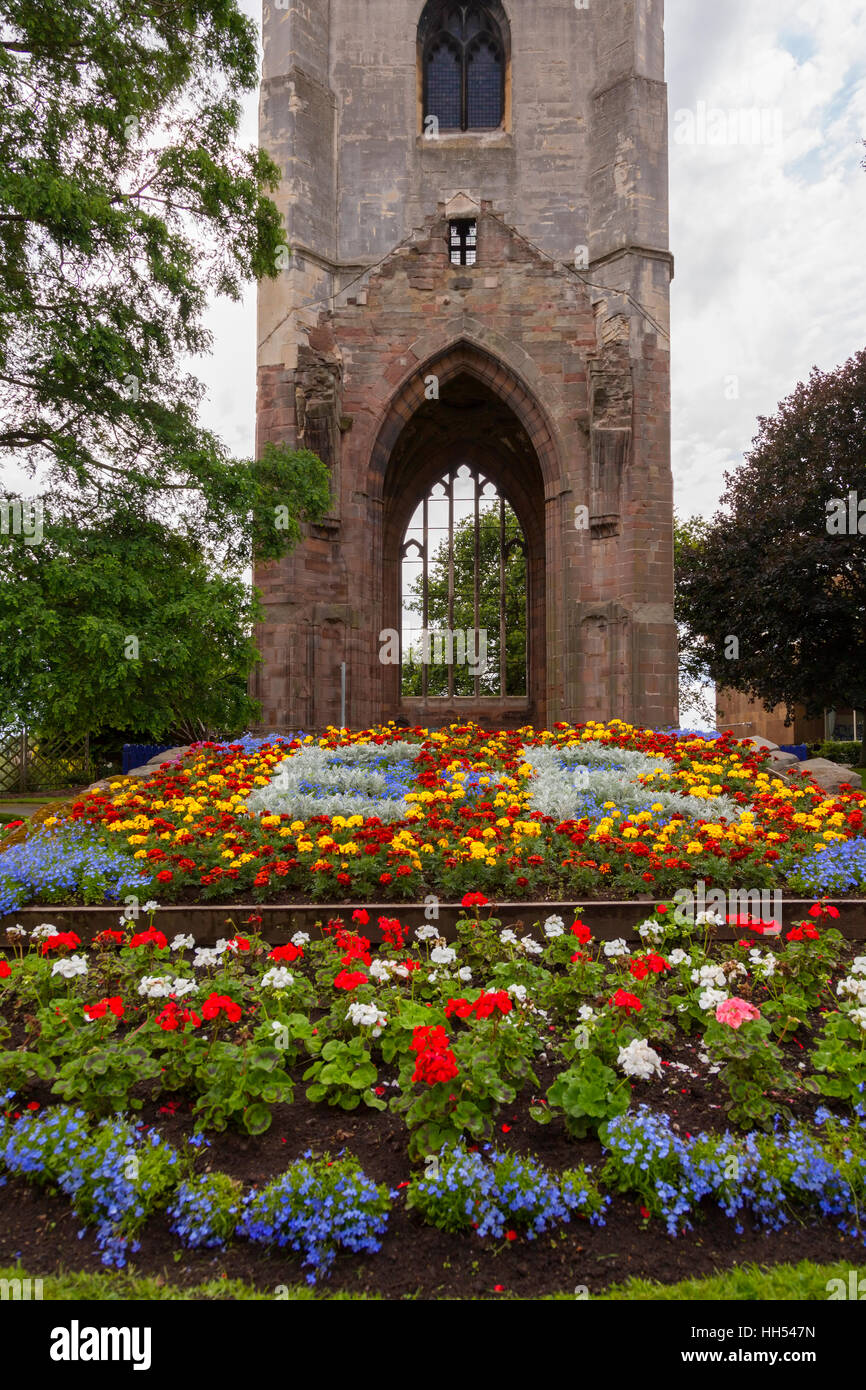 Die Ruinen der St. Andrew Kirche Turm an der St Andrew Garden of Remembrance in Worcester, West Midlands, England, UK. Stockfoto