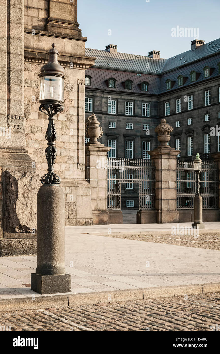 Bild der dekorative Straßenlaterne von Schloss Christiansborg. Kopenhagen, Dänemark. Stockfoto