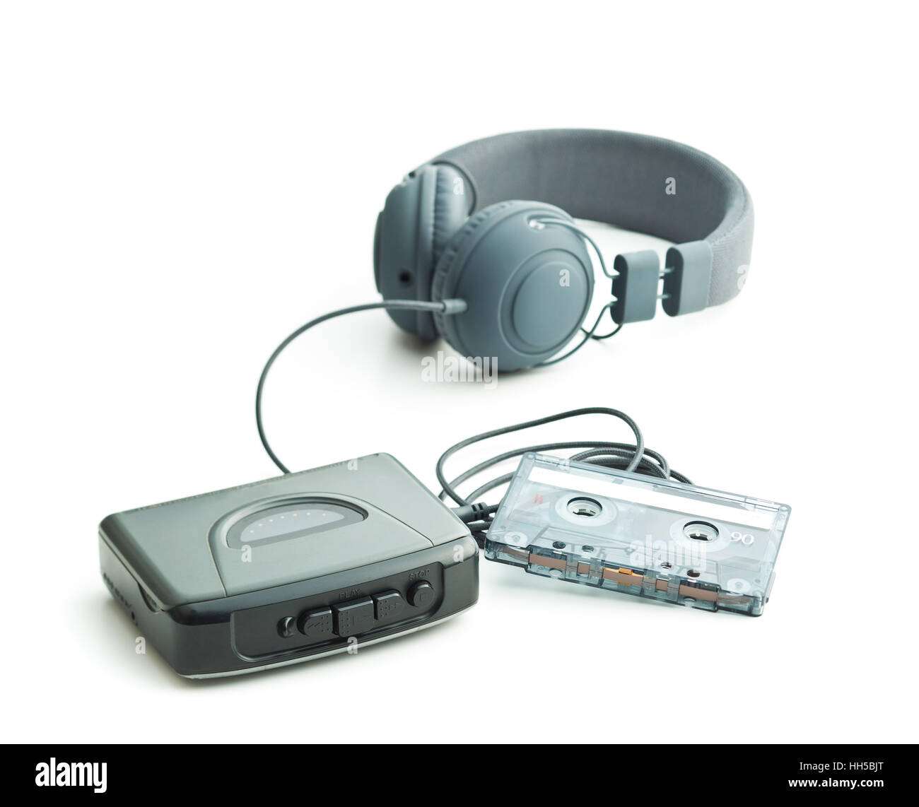 Die Vintage-audio-Player und Kopfhörer isoliert auf weißem Hintergrund. Stockfoto