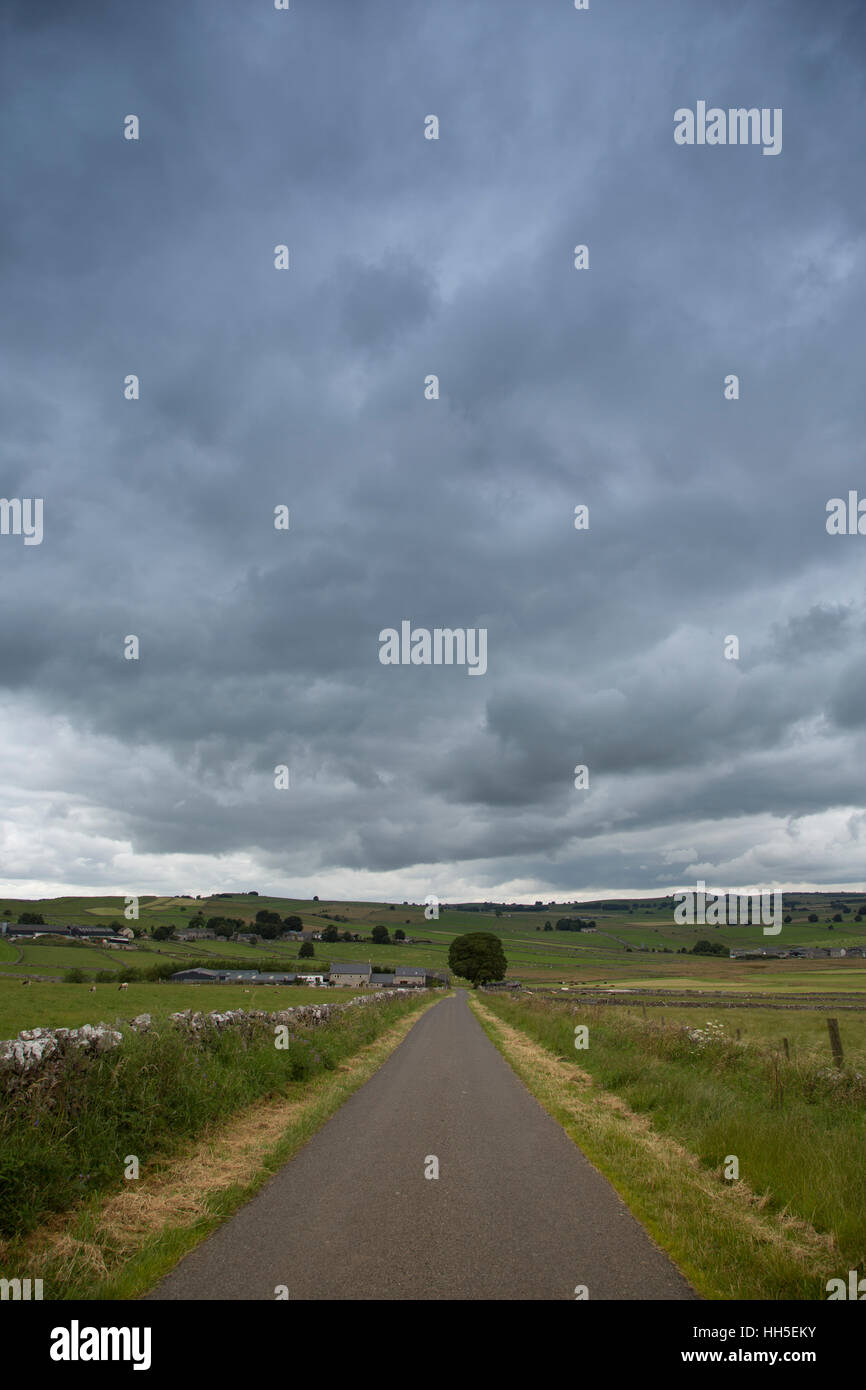 Sommersturm nähert, Wardlow, Peak District National Park, Derbyshire Stockfoto