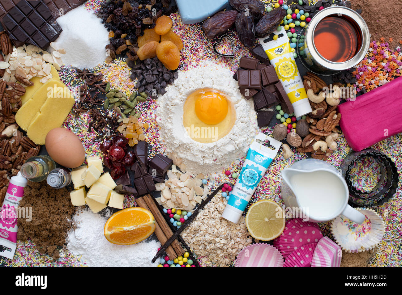 Kuchen backen Zutaten von oben Stockfoto, Bild: 131045193 ...