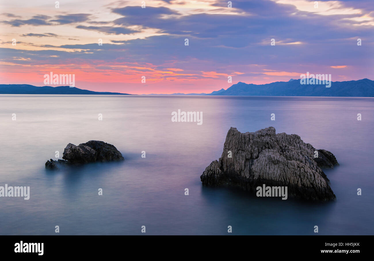 Spektakulären Sonnenuntergang an der Adria in Kroatien, Makarska Riviera, Kroatien Stockfoto