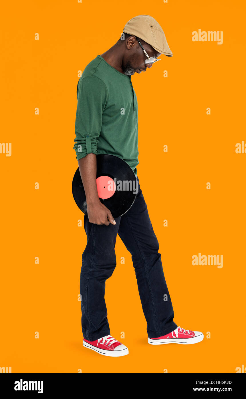 Mann hält Vinyl Retro-Konzept Stockfoto
