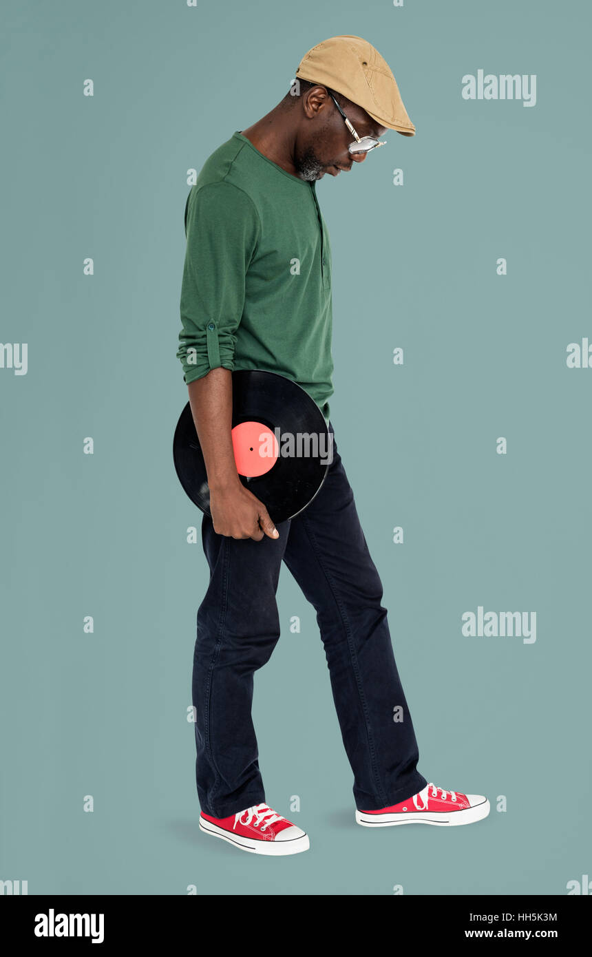 Mann hält Vinyl Retro-Konzept Stockfoto