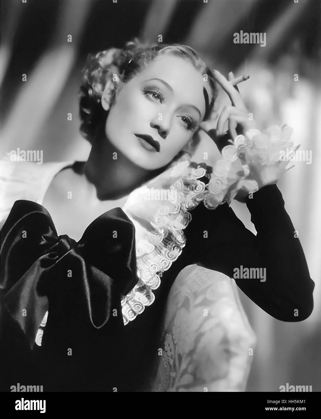 Sie liebt mich nicht 1934 Paramount Pictures Film mit Miriam Hopkins Stockfoto