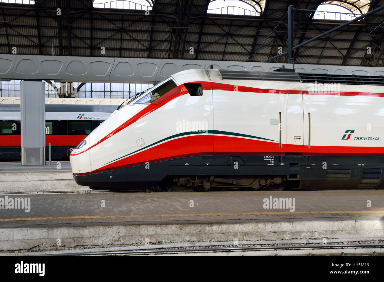 Elektrische Lokomotive Frecciabianca-E.414 in Mailand Hauptbahnhof Stockfoto
