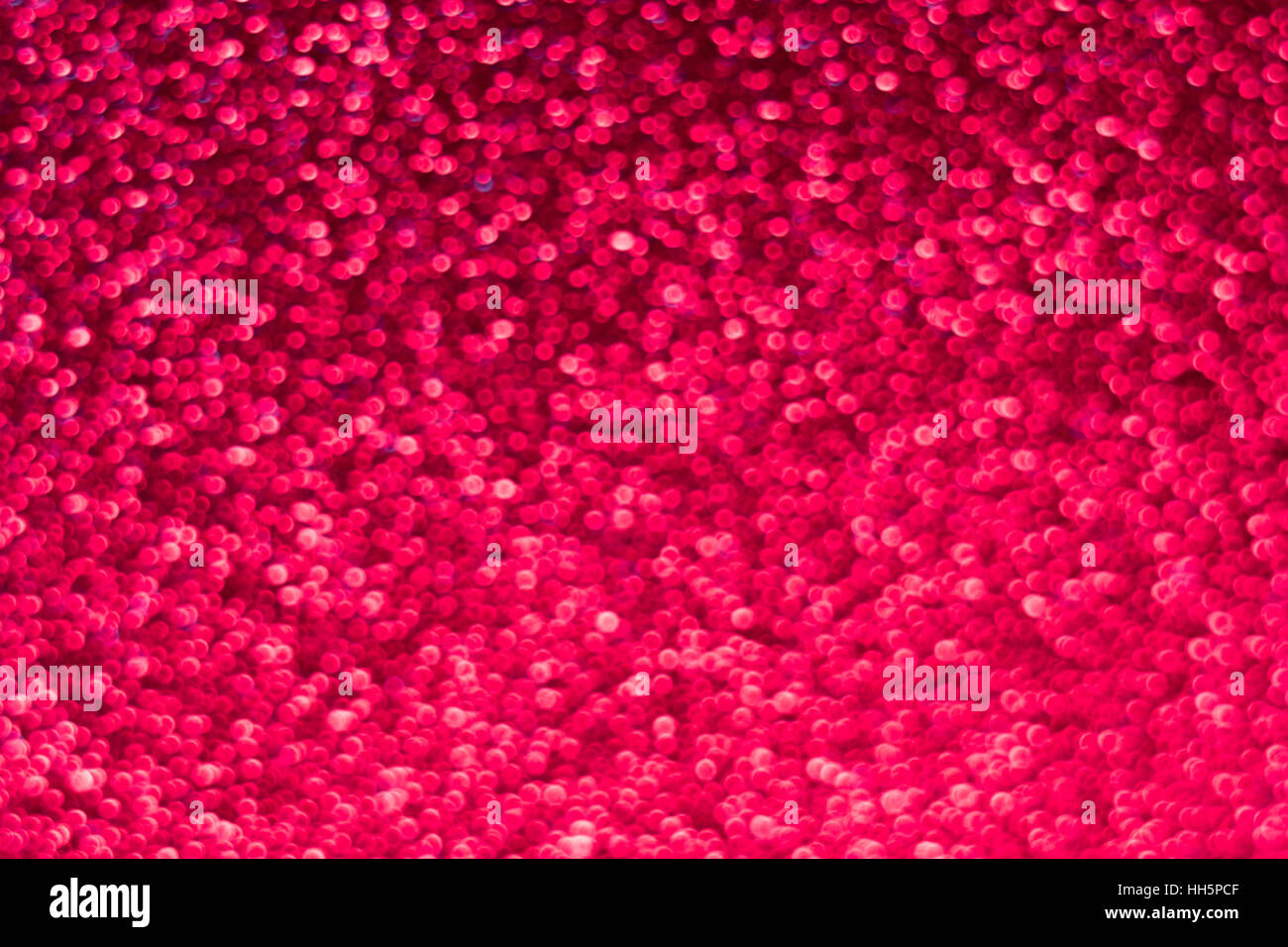 Auszug aus Fokus rote Punkte, die wie kleine Bläschen - eigentlich die Oberfläche eines Stückes erscheinen strukturierte Kunststoff. Stockfoto