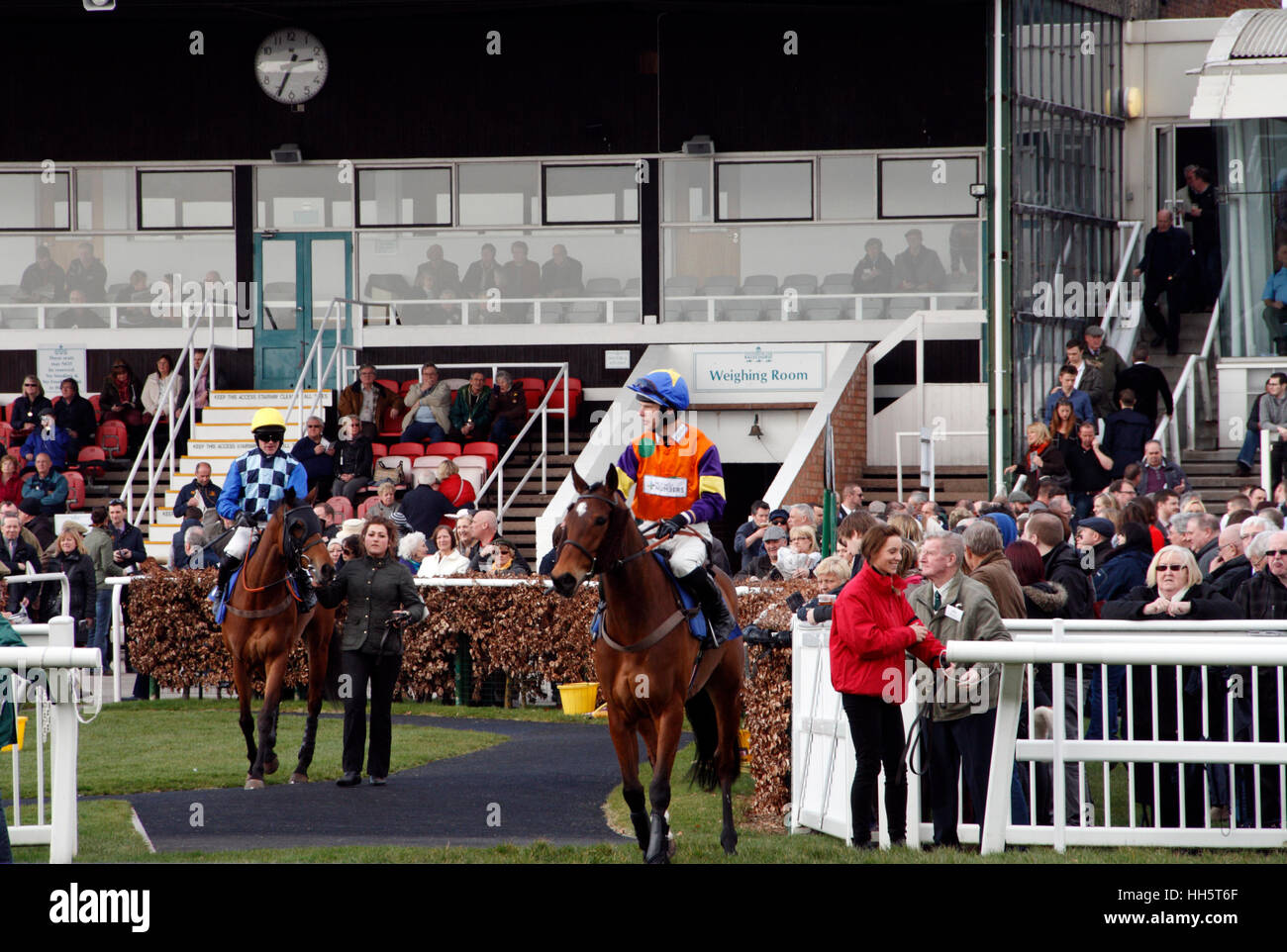 Pferderennen in Stratford Racecourse in Warwickshire, England. Stockfoto