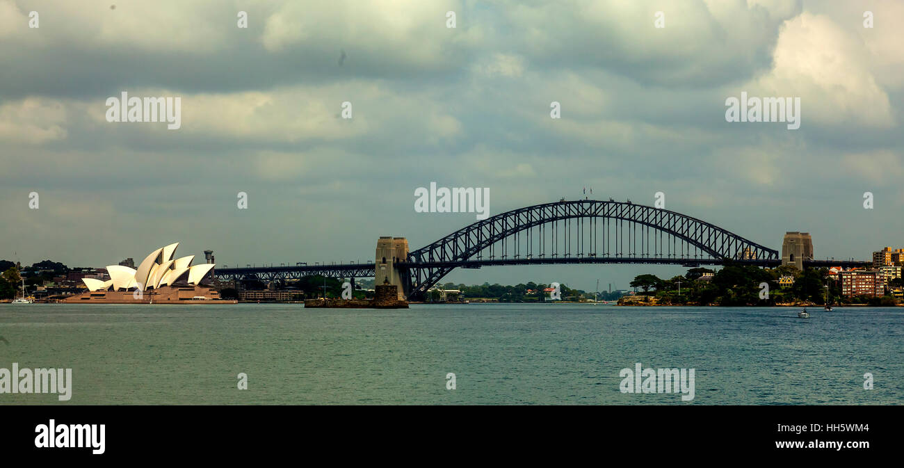 Sydney Opera House und Harbour Bridge Panorama vom Manly Fähre Stockfoto