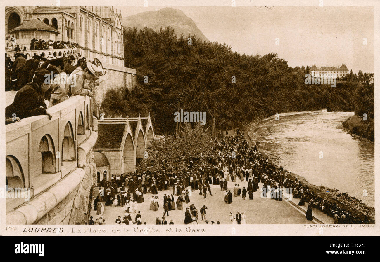 La Place de la Grtte et le Gave, Lourdes, Frankreich Stockfoto
