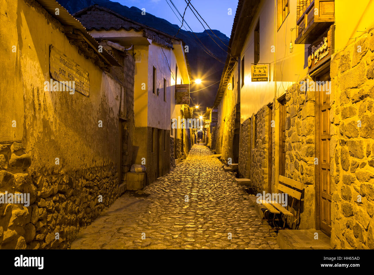 Gepflasterten Straße, Ollantaytambo, Urubamba, Cusco, Peru Stockfoto