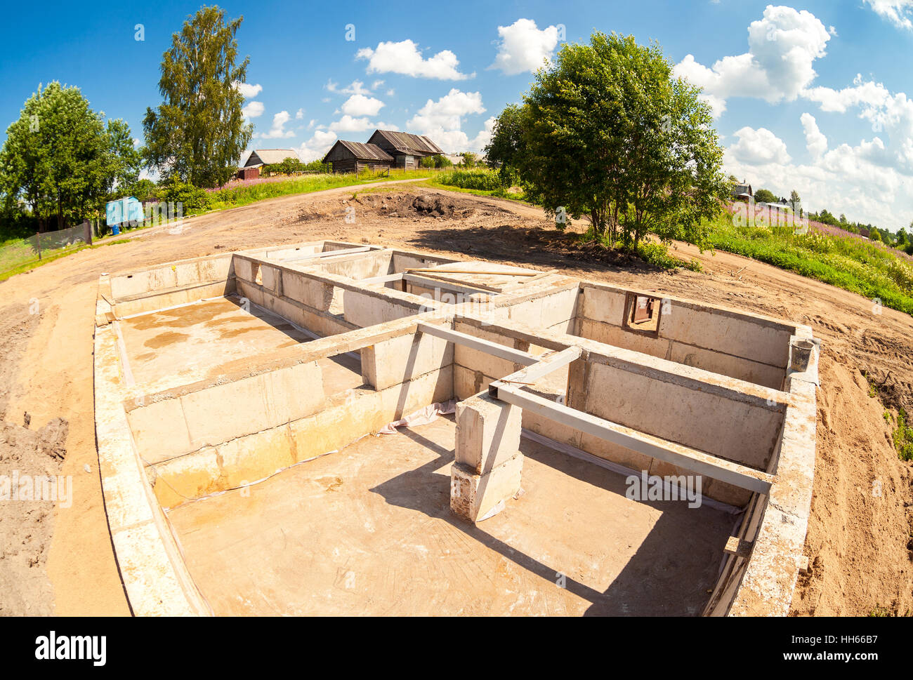 Ansicht der Bau Website und Haus-Stiftung in Vorbereitung im Sommer Stockfoto