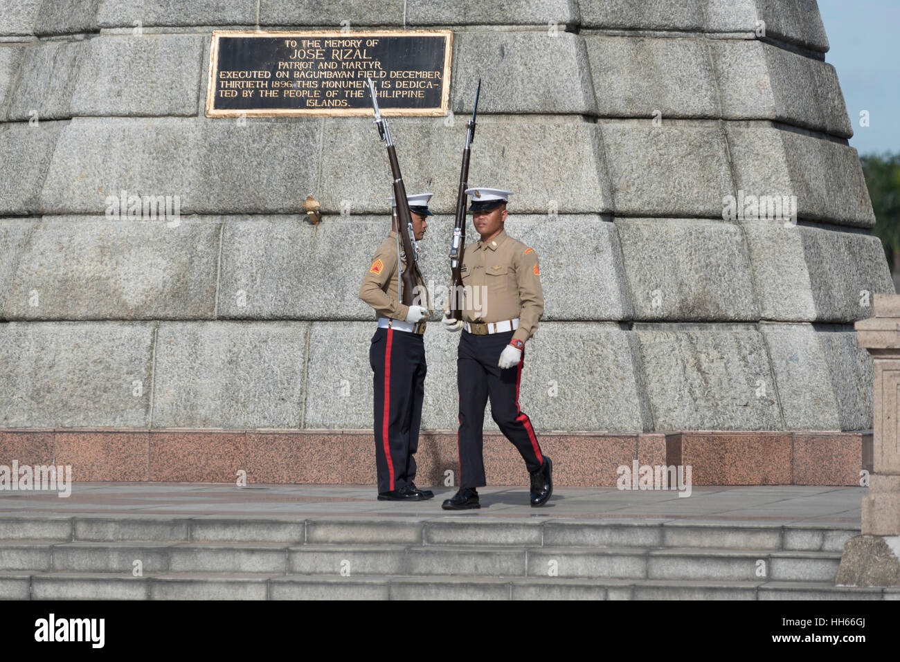Shift verändert sich in Rizal Monument aus Luneta Park zu schützen. Manila, Philippinen Stockfoto