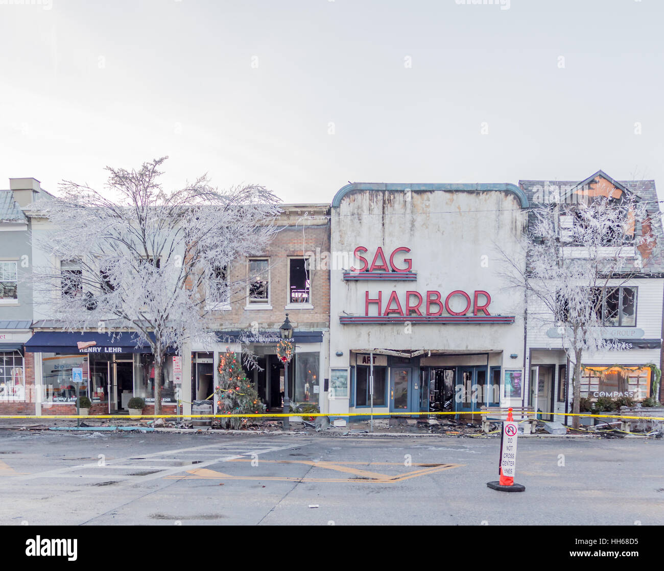 Sag Harbor Kino nach dem Brand hatte löschte. Stockfoto