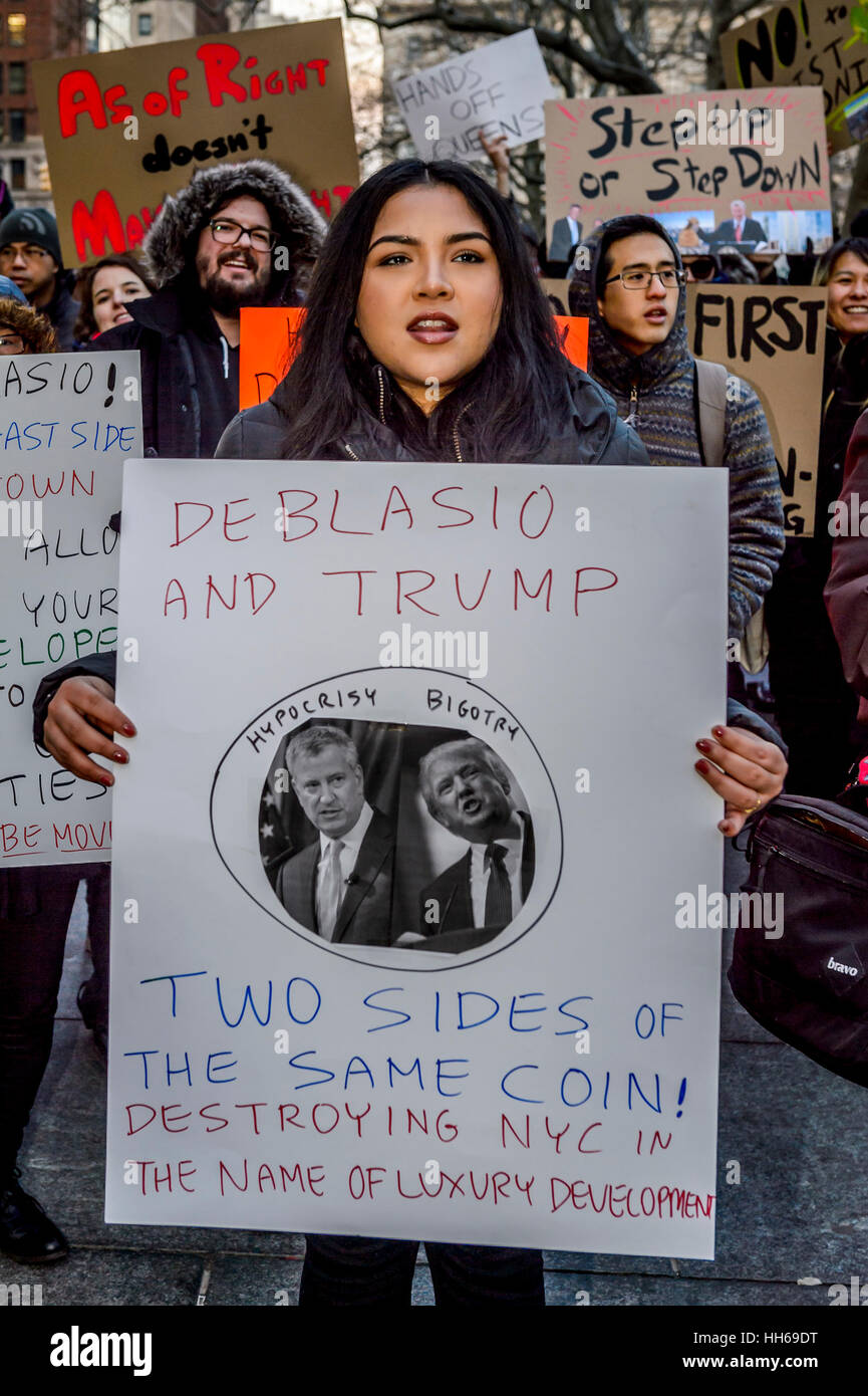 New York City, USA. 16. Januar 2017. Die stadtweite Allianz gegen Verschiebung Kundgebung eine am Rathaus auf Nachfrage Mayor de Blasio Step-down nach rassistischen Umwidmung Pläne, die Gemeinden der Farbe gezielt zu fördern. Ziel war es auch, Martin Luther King Jr. Vermächtnis des Kampfes gegen rassische und wirtschaftliche Ungerechtigkeit überall im Land zu gedenken. Bildnachweis: Erik McGregor/PACIFIC PRESS/Alamy Live-Nachrichten Stockfoto