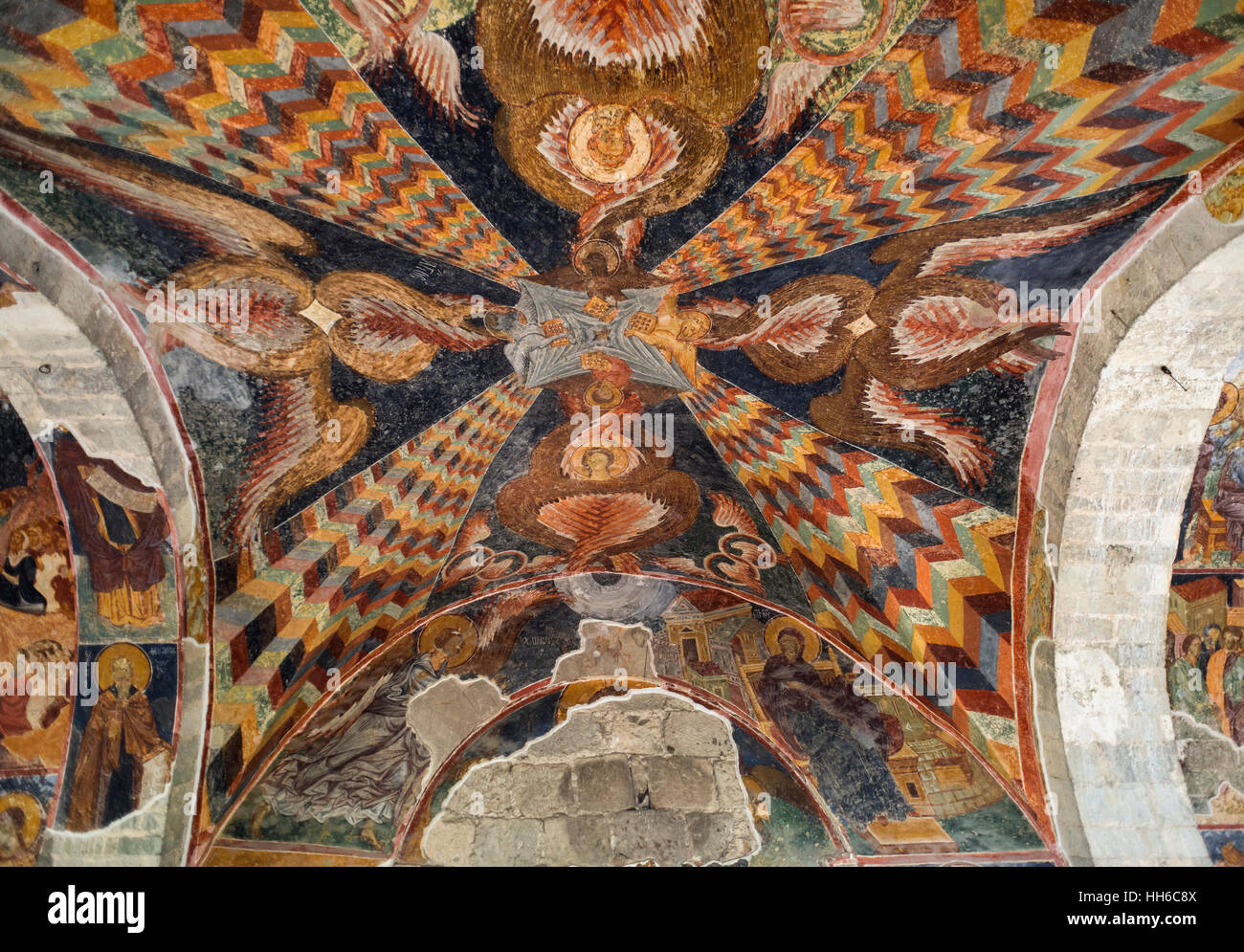 Die Hagia Sophia, heute das St. Sophia Museum, ist eine ehemalige Anicia (griechisch-orthodoxe) Kirche in der Stadt Trabzon im Nord-östlichen Teil der Türkei. Es stammt aus dem 13. Jahrhundert als Trabzon die Hauptstadt des Reiches von Trebizond war. Es befindet sich in der Nähe der Küste und zwei Meilen westlich von der mittelalterlichen Stadt Grenzen. Es ist einer der wenigen Dutzend byzantinische Standorten noch existent im Bereich. Es ist beschrieben worden als als eines der schönsten Beispiele der byzantinischen Architektur angesehen werden. Stockfoto