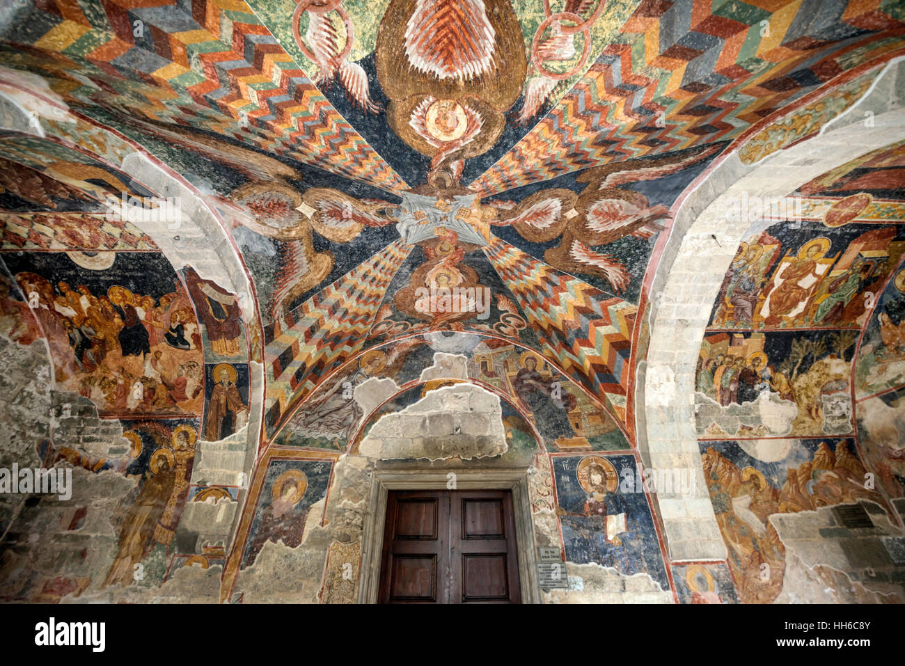 Die Hagia Sophia, heute das St. Sophia Museum, ist eine ehemalige Anicia (griechisch-orthodoxe) Kirche in der Stadt Trabzon im Nord-östlichen Teil der Türkei. Es stammt aus dem 13. Jahrhundert als Trabzon die Hauptstadt des Reiches von Trebizond war. Es befindet sich in der Nähe der Küste und zwei Meilen westlich von der mittelalterlichen Stadt Grenzen. Es ist einer der wenigen Dutzend byzantinische Standorten noch existent im Bereich. Es ist beschrieben worden als als eines der schönsten Beispiele der byzantinischen Architektur angesehen werden. Stockfoto