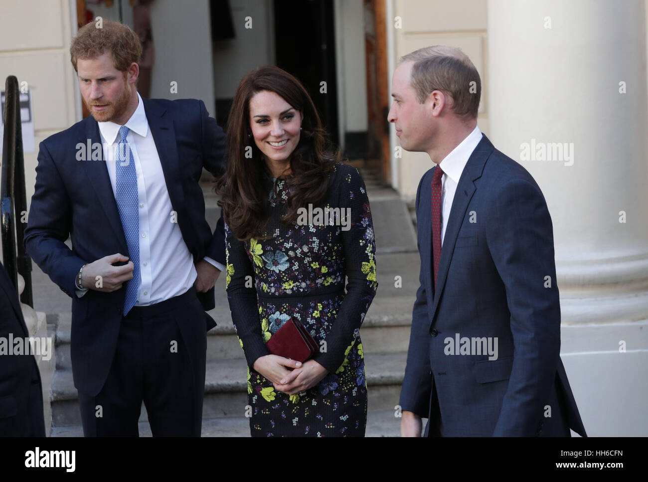 Der Herzog und die Herzogin von Cambridge und Prinz Harry verlassen das Institute of Contemporary Art in London, wo sie die nächste Phase ihrer psychischen Gesundheit Köpfe zusammen Kampagne beschrieben. Stockfoto