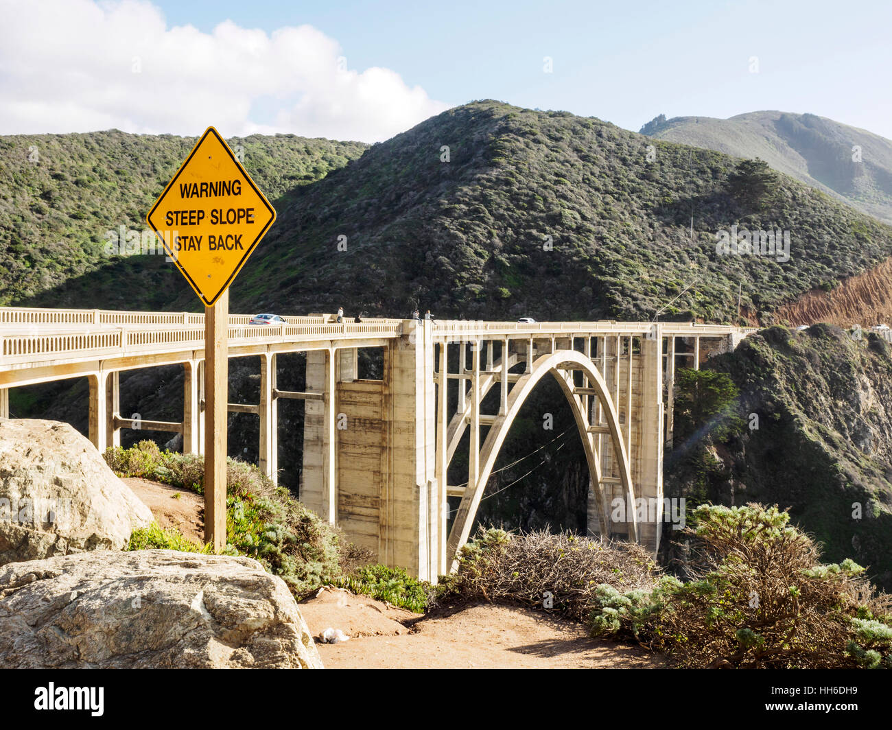 Die Bixby Bridge über den Bixby Creek auf dem Pacific Highway (California State Route 1) in der Nähe von Big Sur. Stockfoto